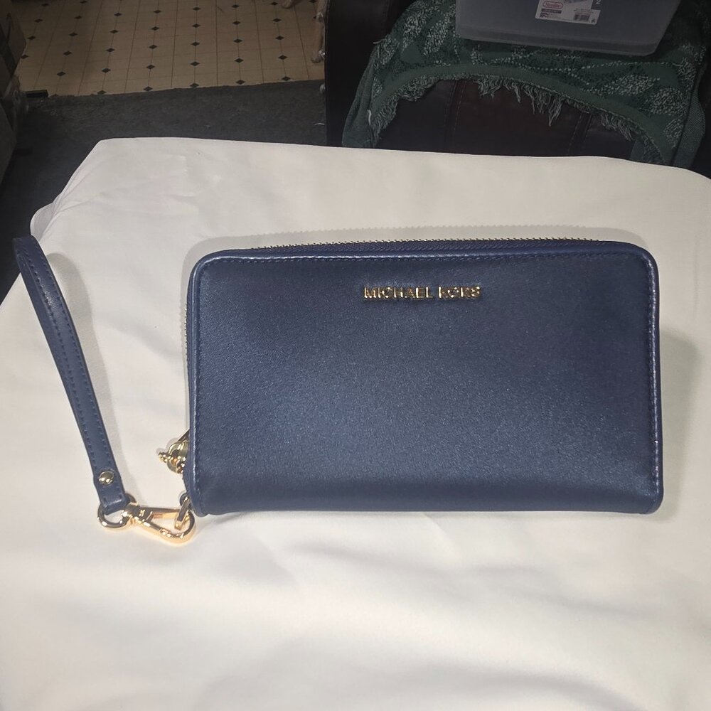 MICHAEL Michael Kors Jet Set Large Nylon Smartphone Wristlet - NAVY